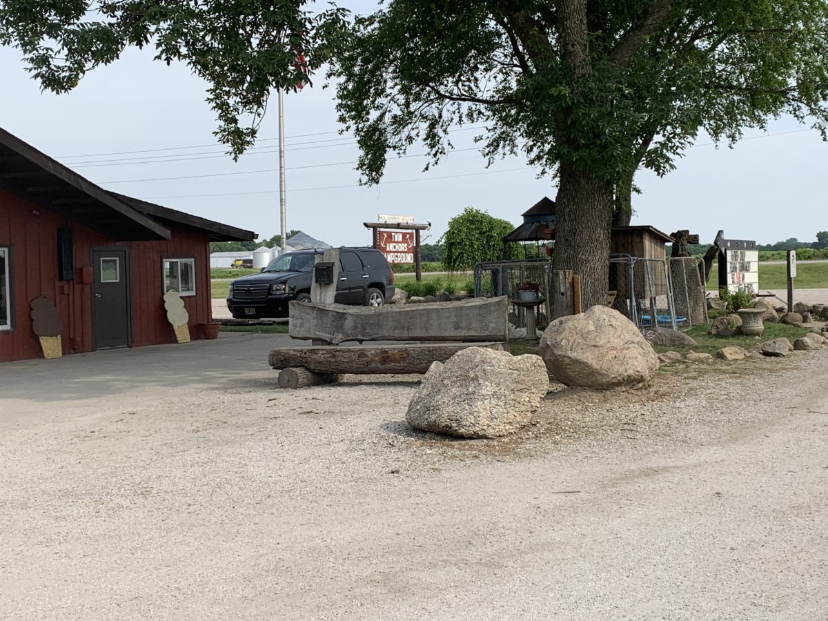 Camping Twin Anchors